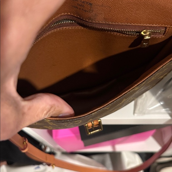 Louis Vuitton Monogram Crossbody Bag with replacement crossbody strap - Picture 7 of 8